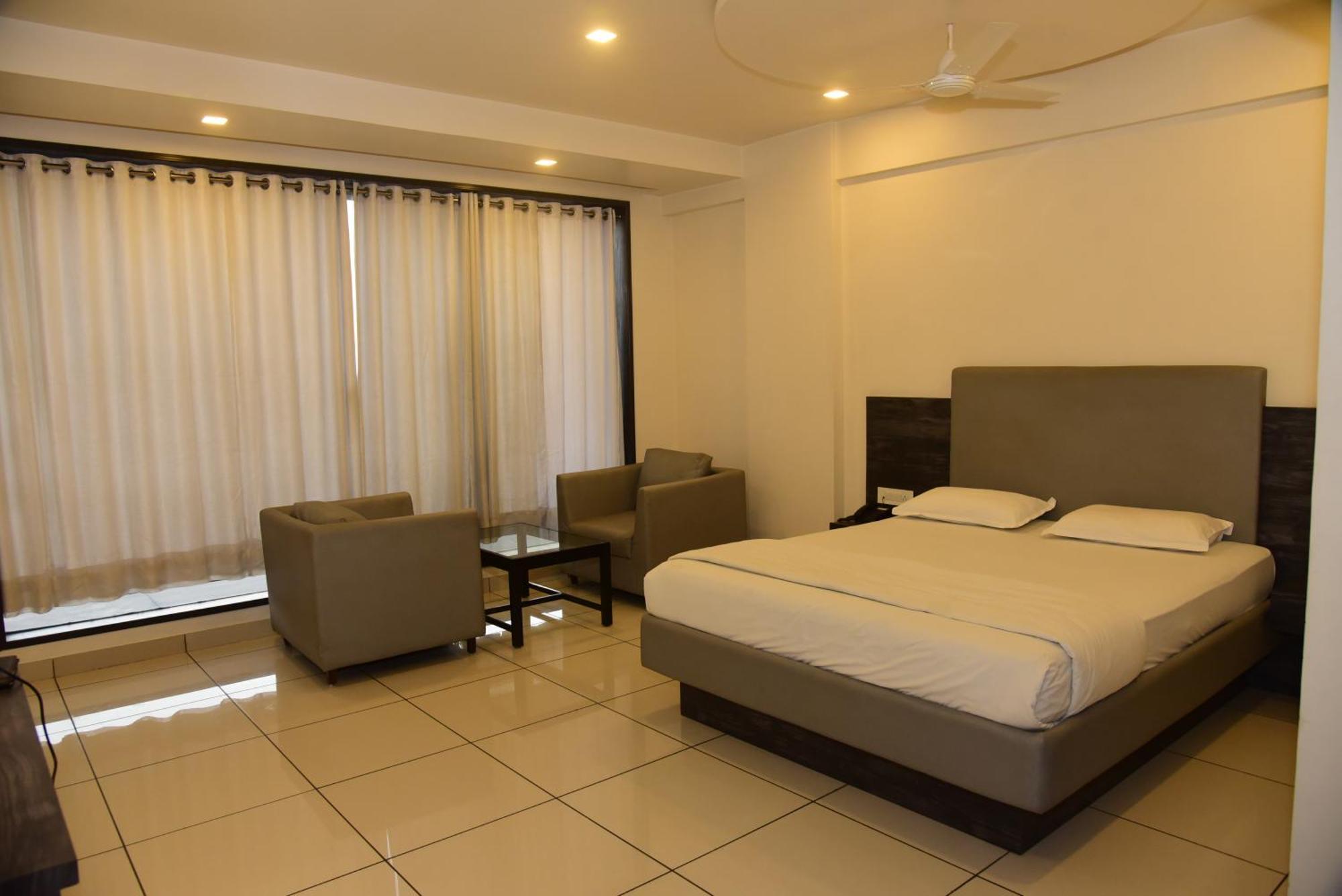 Srijan Inn Ābu Road Exterior photo