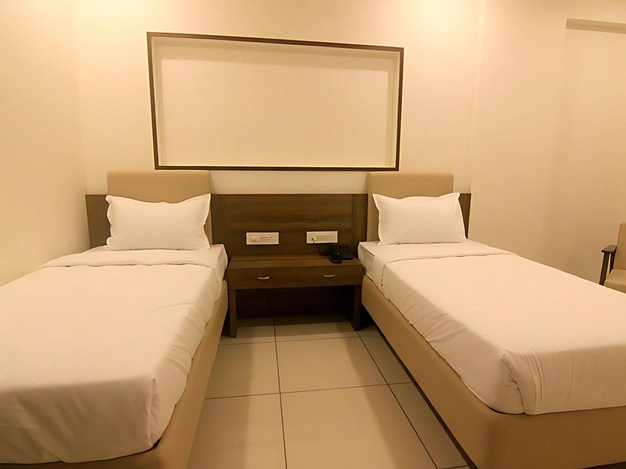 Srijan Inn Ābu Road Exterior photo